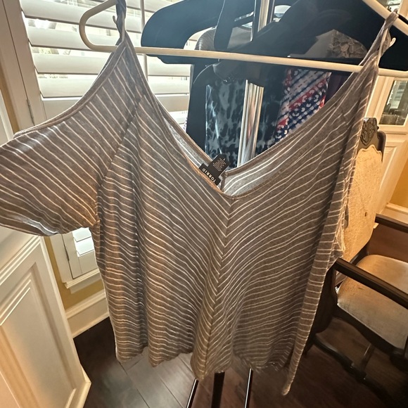 Torrid cold shoulder top - Picture 2 of 3